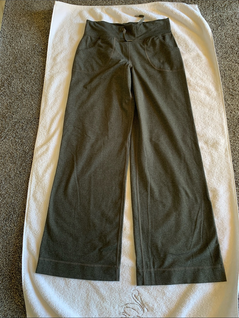 Lululemon Women’s Wide-Leg, convertible waist yoga pants - Charcoal Gray